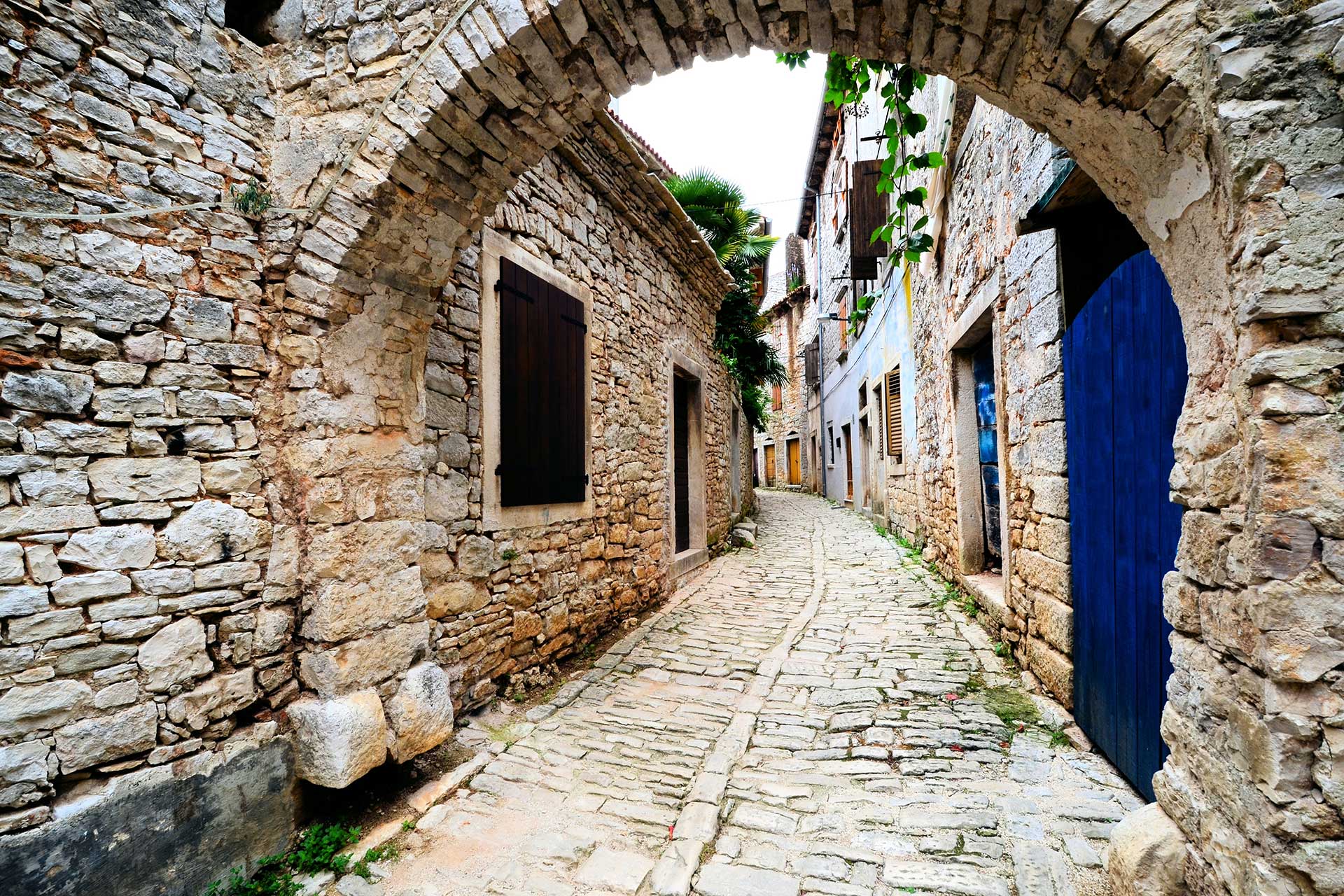 stone-house-and-streets-in-istria-croatia stone village with narrow street